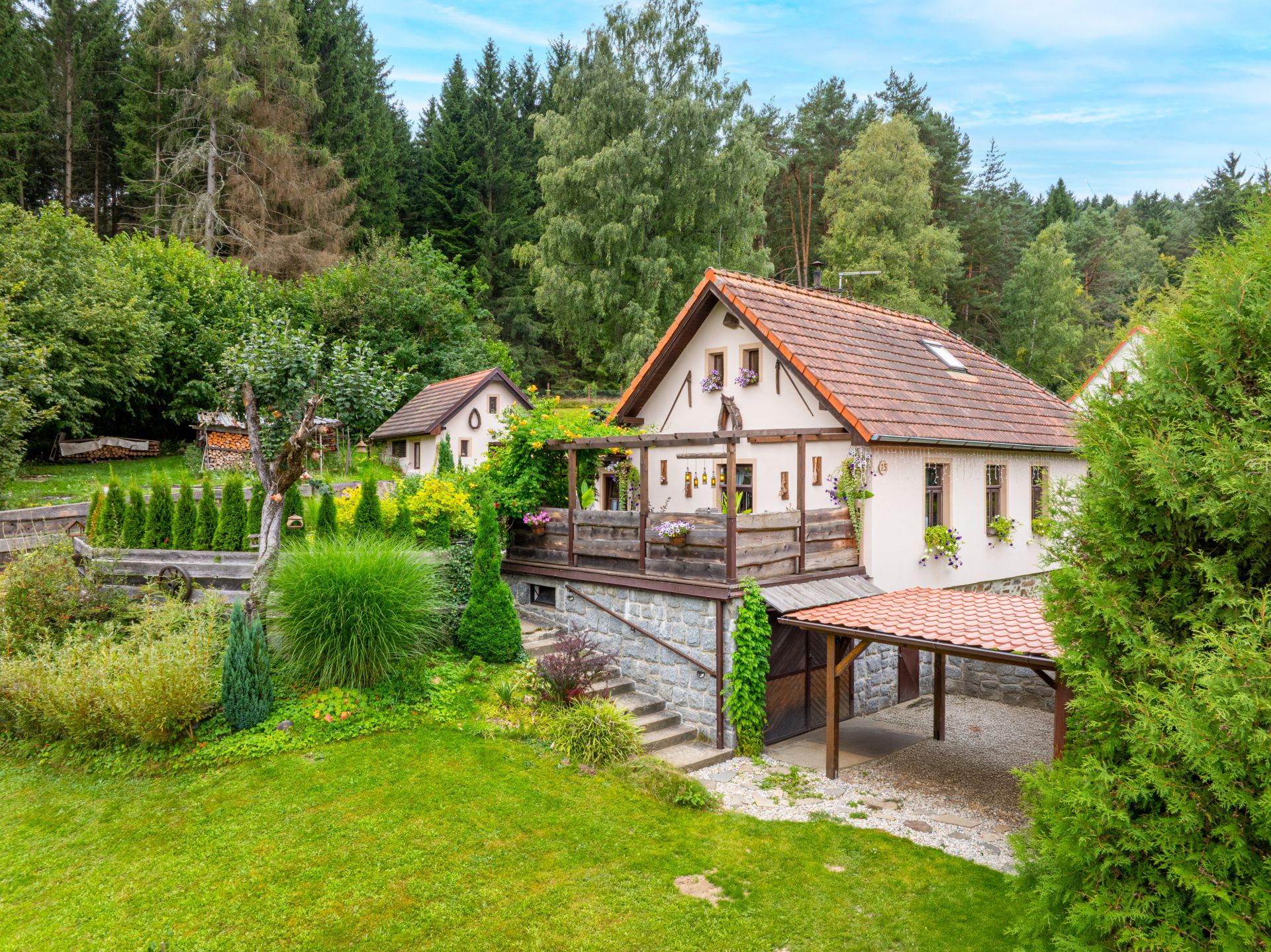 Rodinný dům 180 m², pozemek 1 462 m² – Nahořany