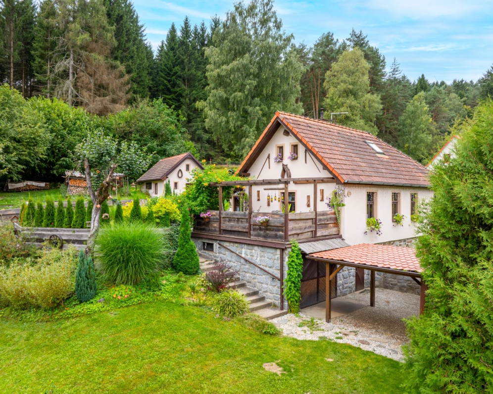 Rodinný dům 180 m², pozemek 1 462 m² – Nahořany